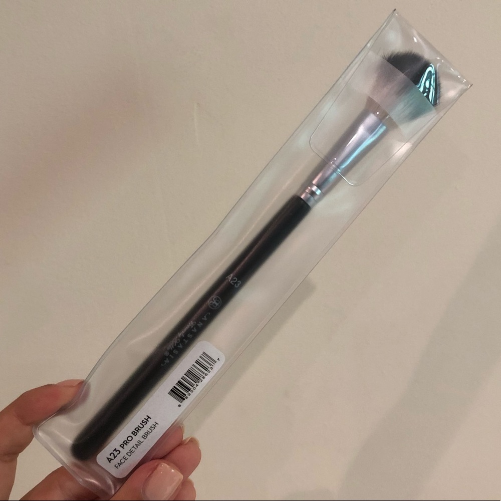 ANASTASIA A23 highlighting brush